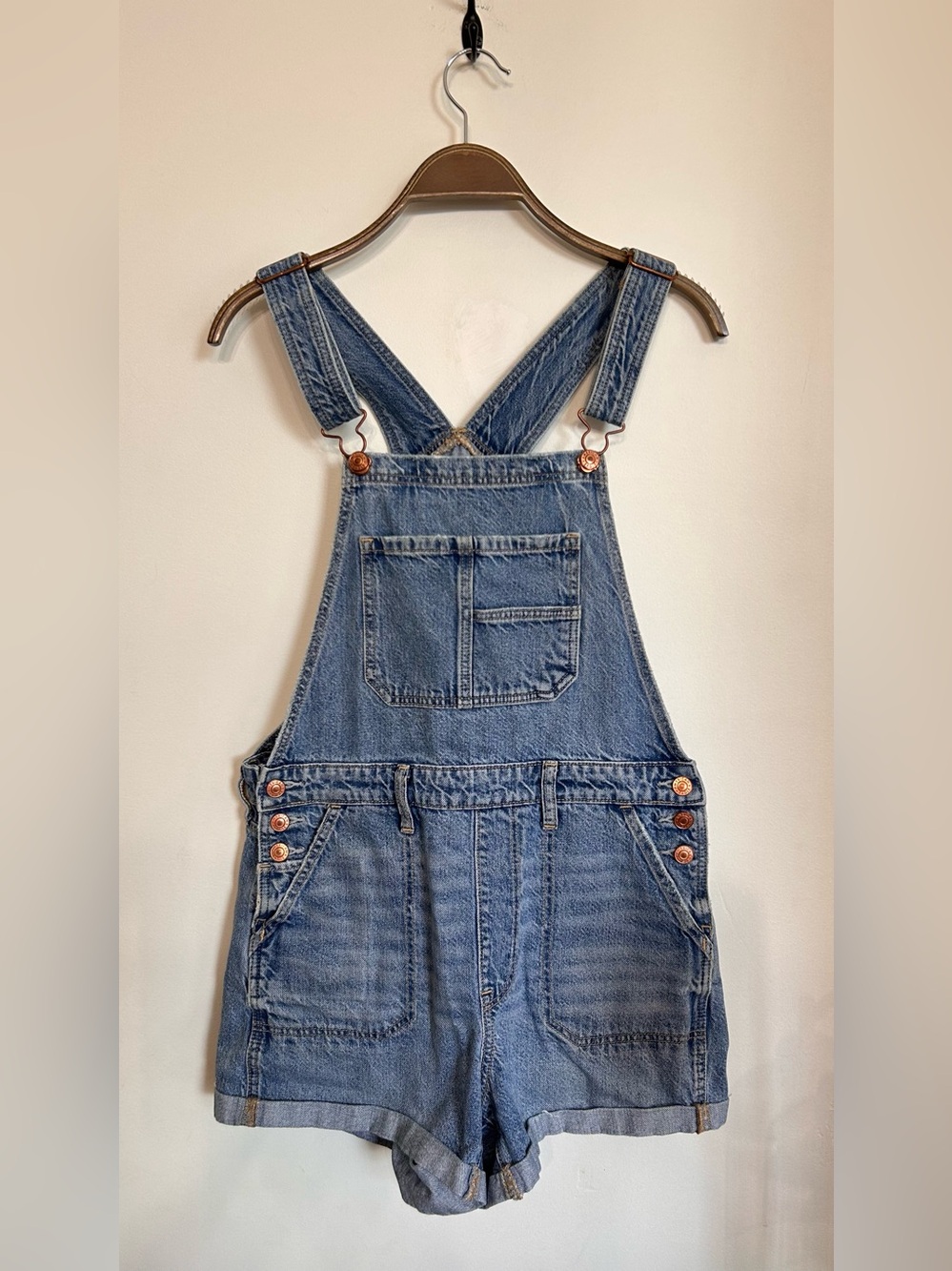 AMERICAN EAGLE DENIM OVERALL SHORTS